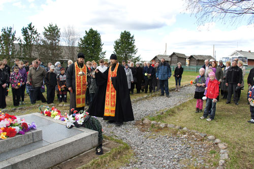 Лития и панихида на могиле Федора Абрамова